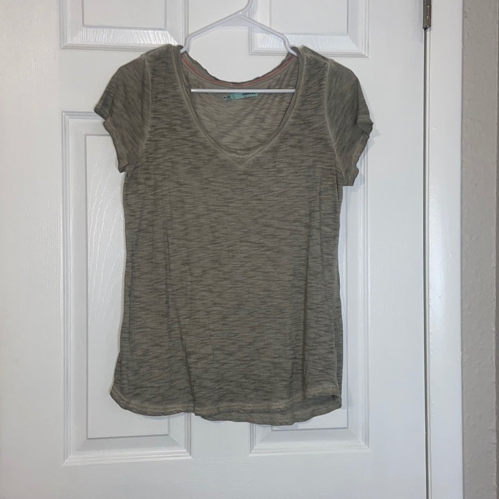 🎸Maurices Green VNeck T-shirt